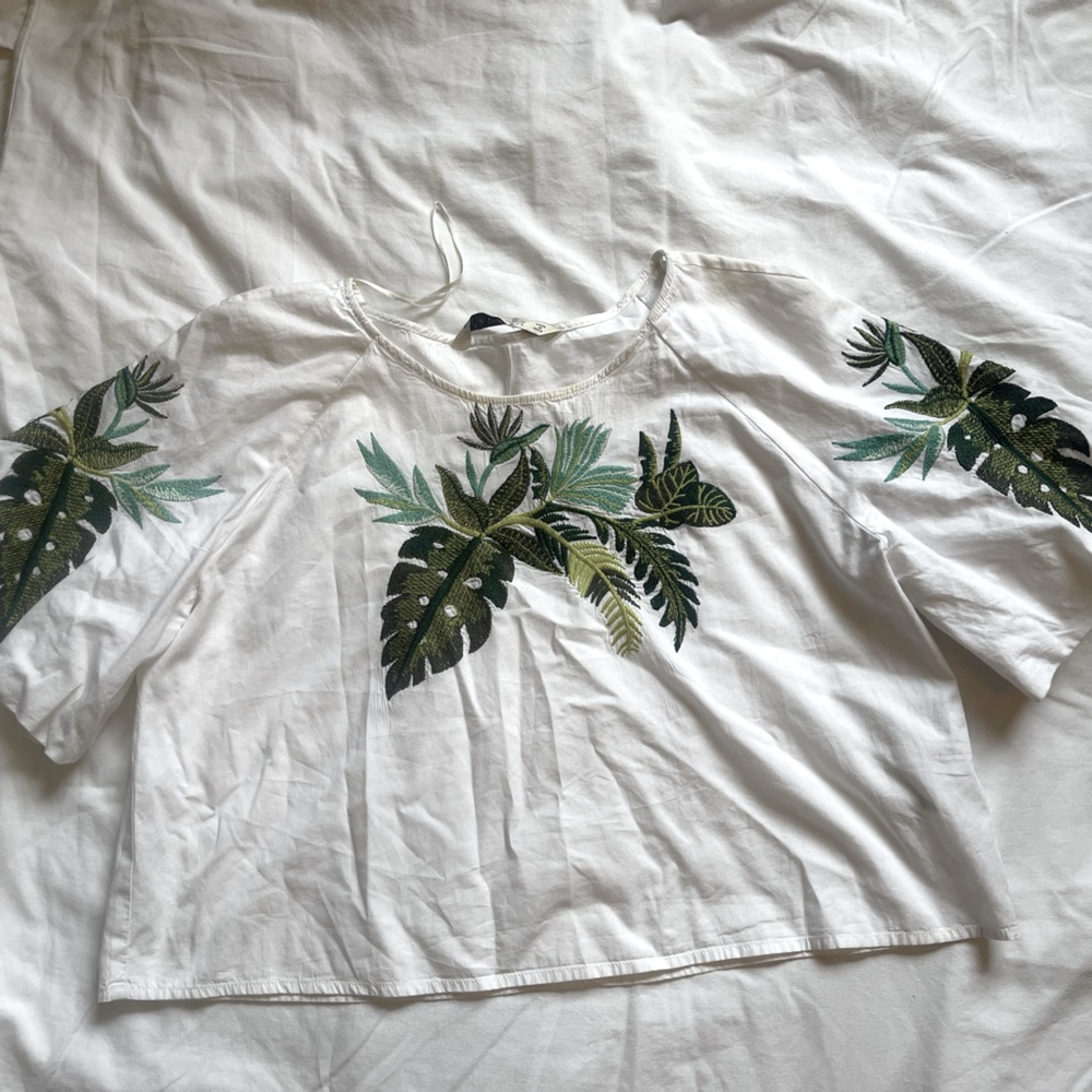 Forever 21 crop top tropical sleeve